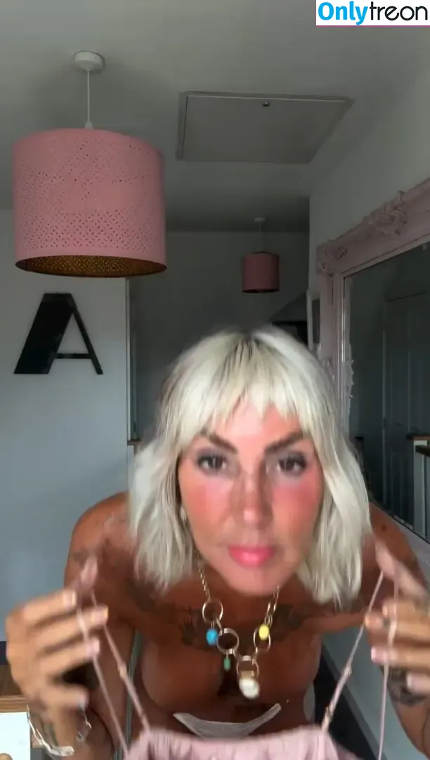 Astrid Zeegen Holt nude photo #0016 (astridiwantyouinmylife)