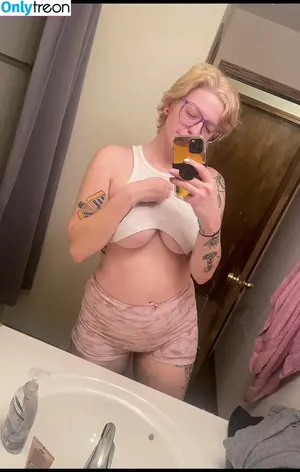  nude photo #0001