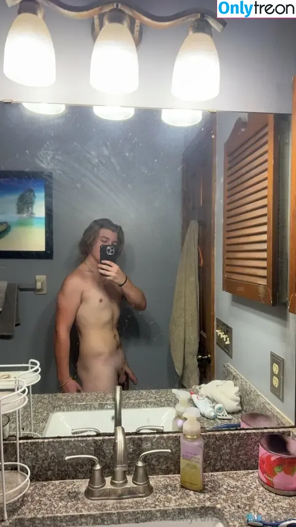 atown.6 nude photo #0012 (atown.6)