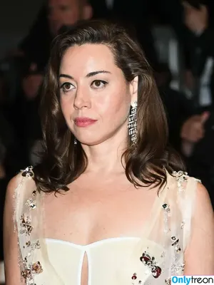 Aubrey Plaza / plazadeaubrey nude photo #0041