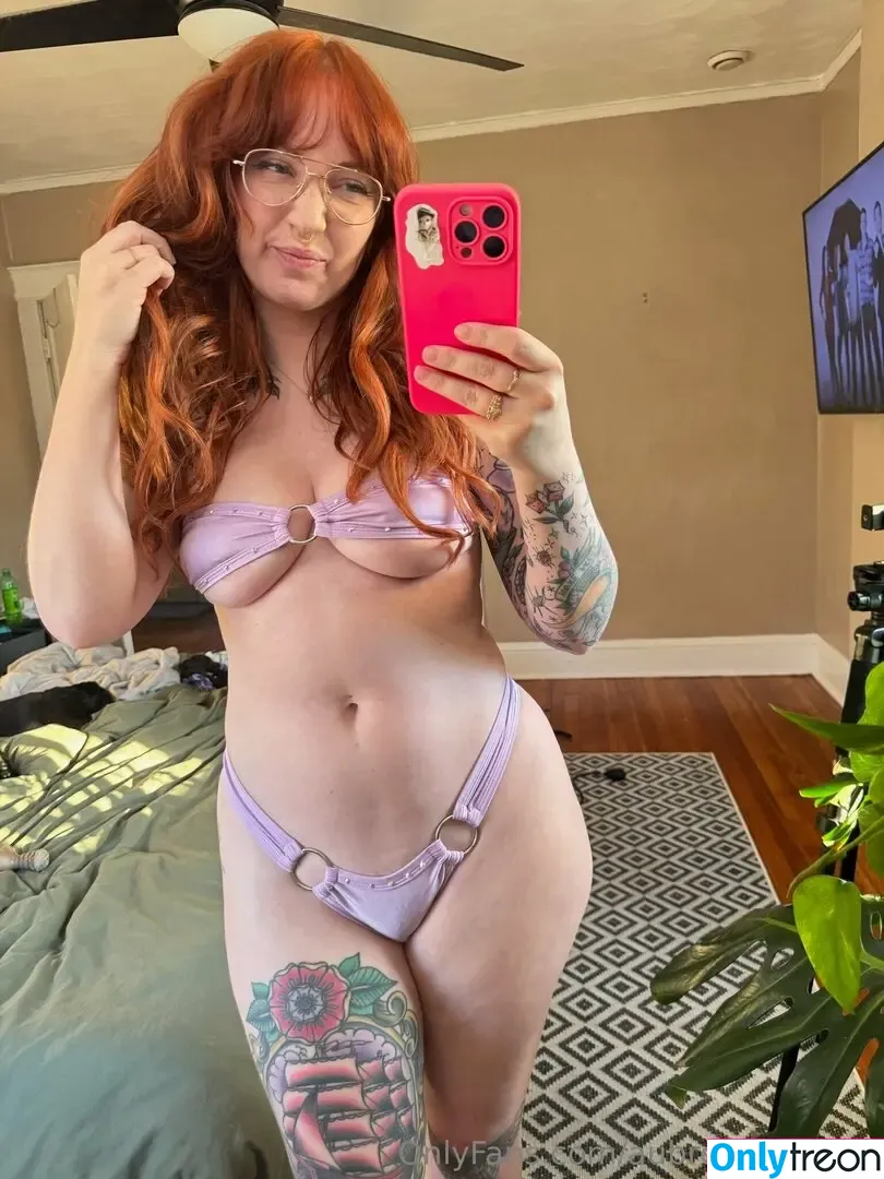 aubreybegsforit nude photo #0094 (aubrey47932)
