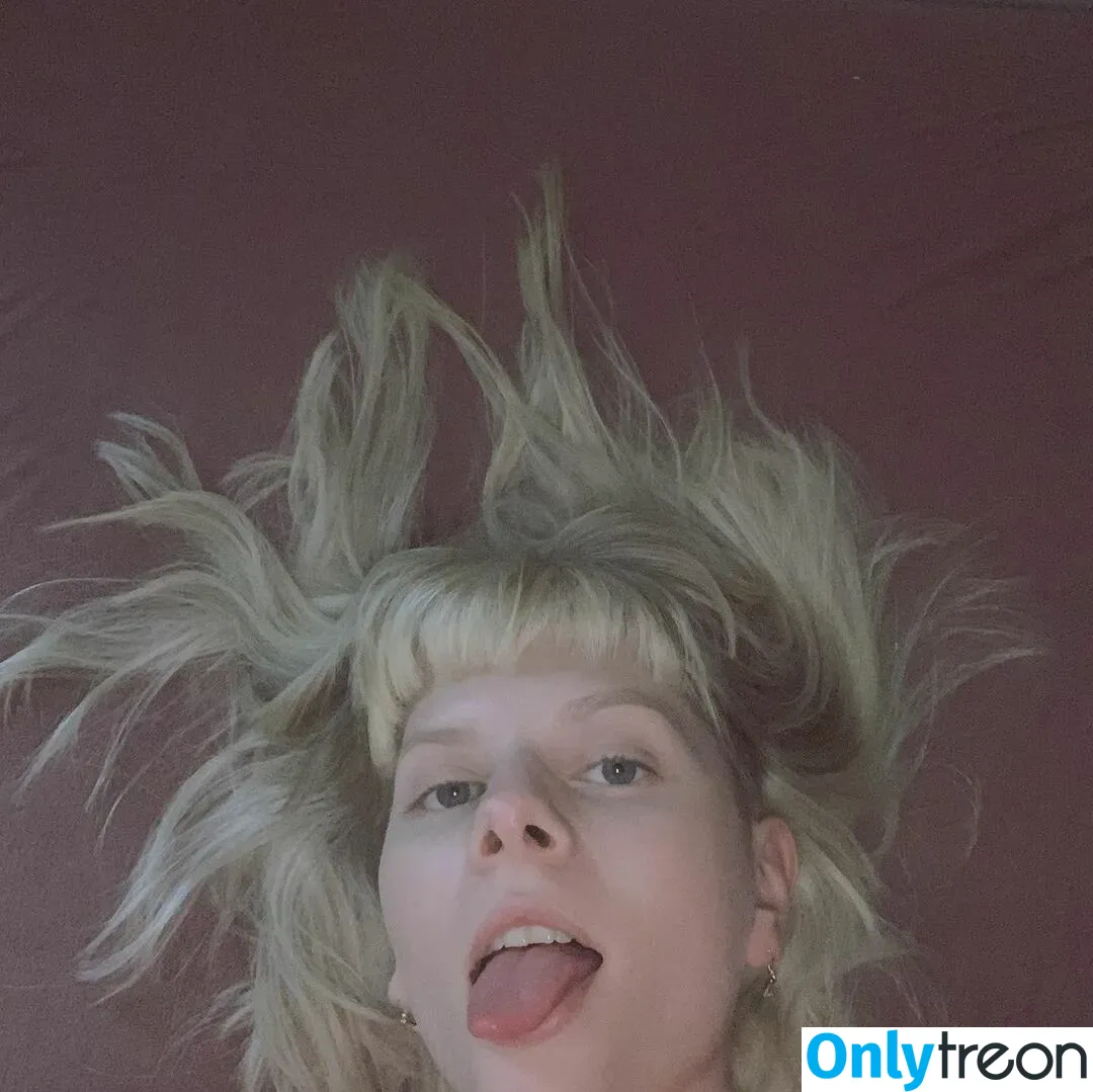 Aurora Aksnes nude photo #0009 (auroramusic / singer)