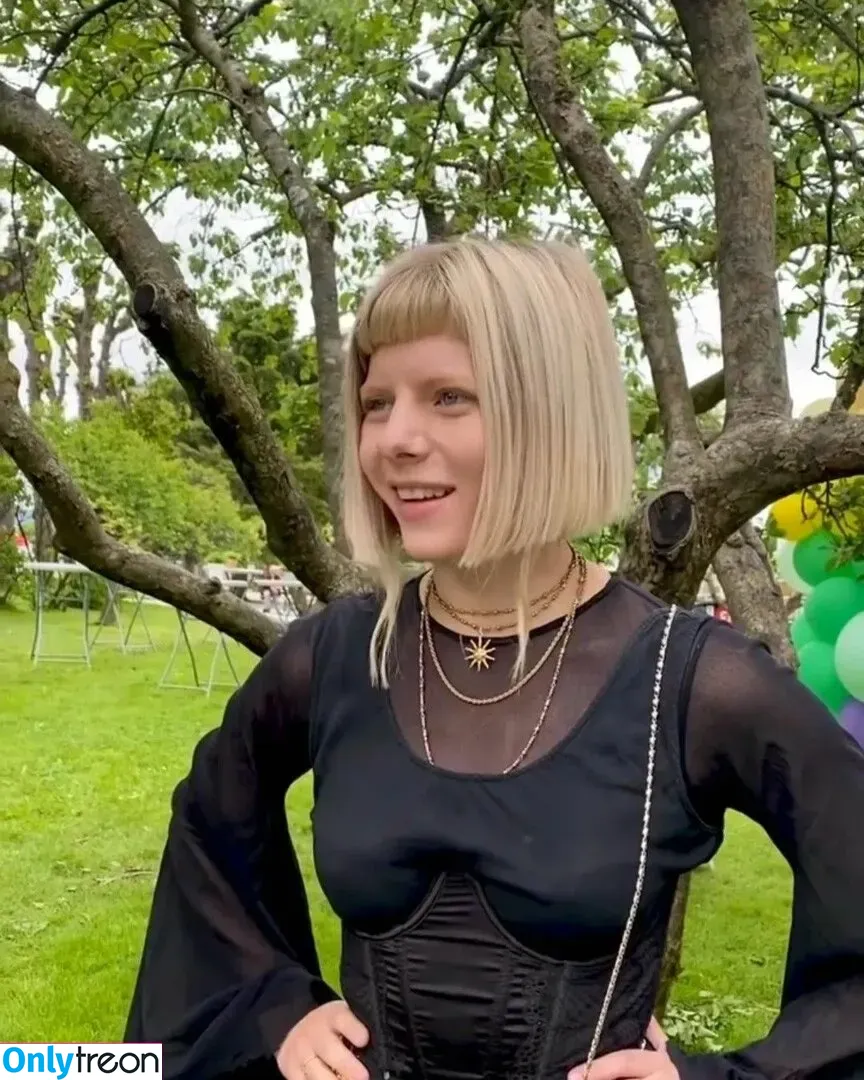 Aurora Aksnes nude photo #0026 (auroramusic / singer)