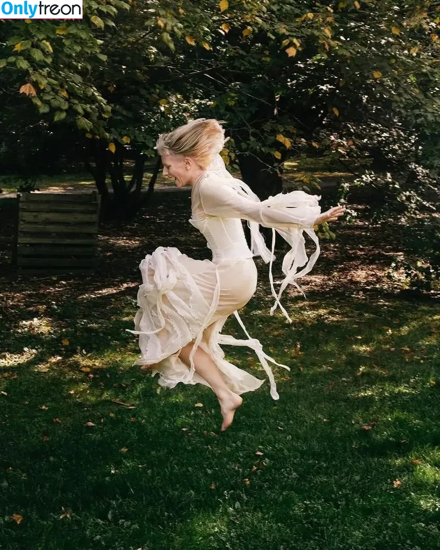 Aurora Aksnes nude photo #0042 (auroramusic / singer)