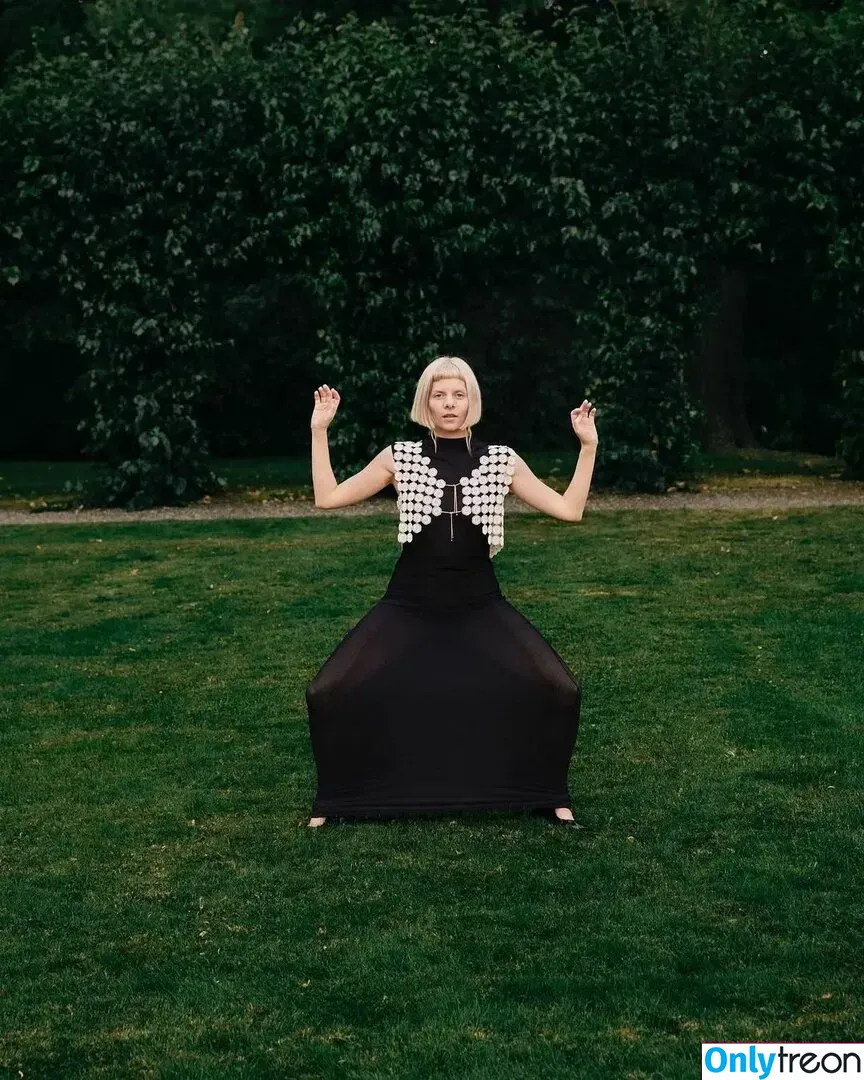 Aurora Aksnes nude photo #0043 (auroramusic / singer)