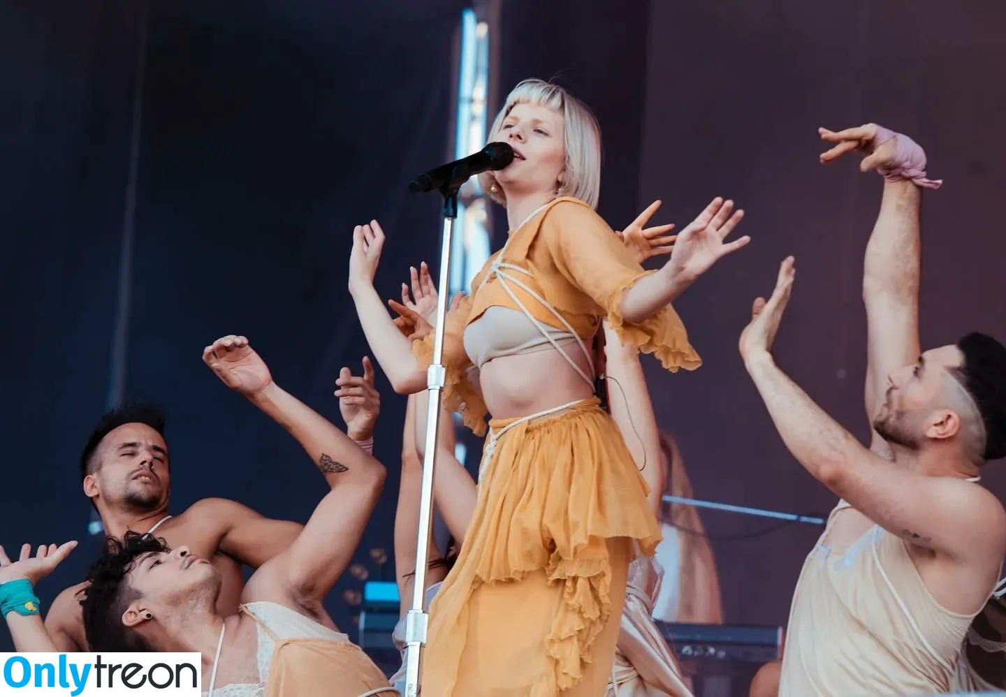 Aurora Aksnes nude photo #0064 (auroramusic / singer)