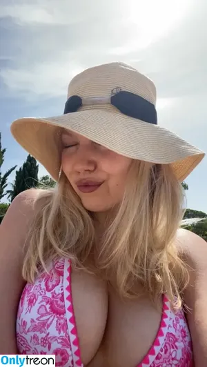 Aurora Lyngdal / auroralyngdal nude photo #0010