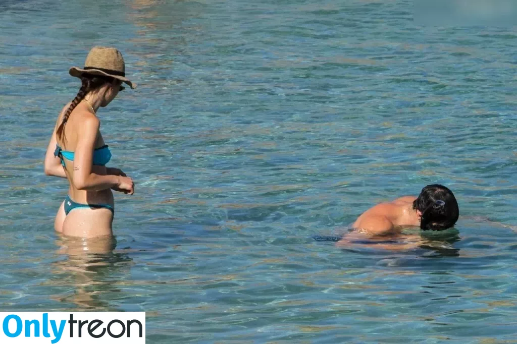 Aurora Ramazzotti nude photo #0003 (Michelle Hunziker's daughter / therealauroragram)