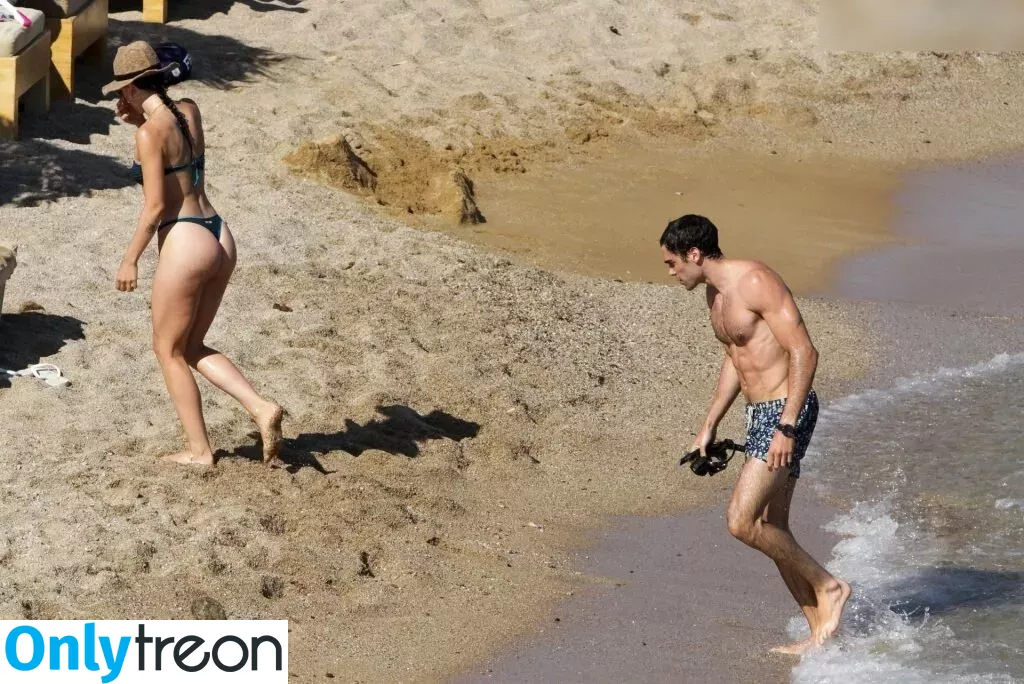 Aurora Ramazzotti nude photo #0011 (Michelle Hunziker's daughter / therealauroragram)