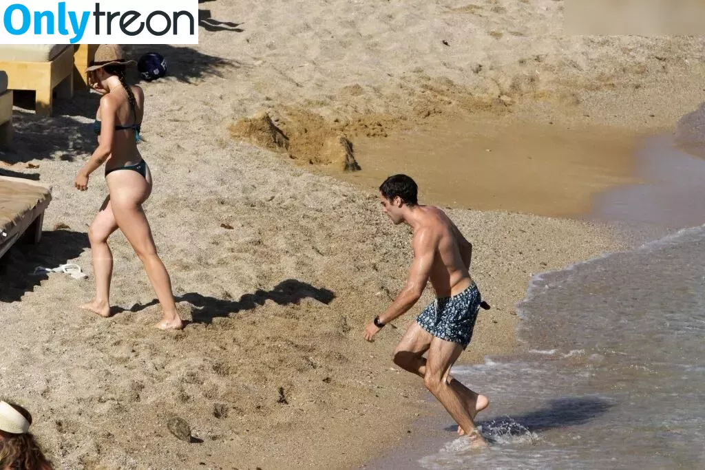 Aurora Ramazzotti nude photo #0012 (Michelle Hunziker's daughter / therealauroragram)