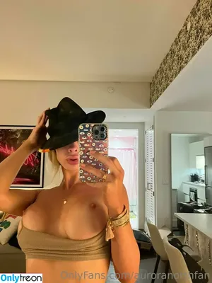 auroranorthfan / aurora__north nude photo #0038