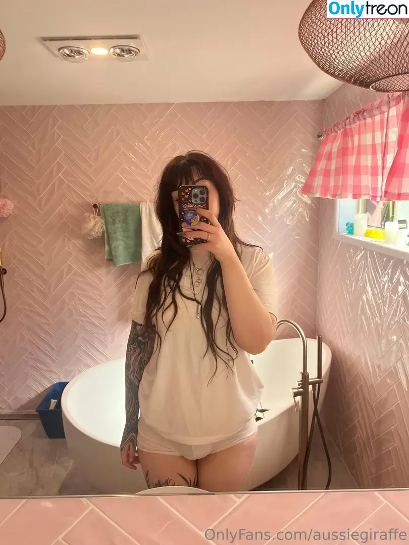 aussarah1 nude photo #0018 (aussarah1)