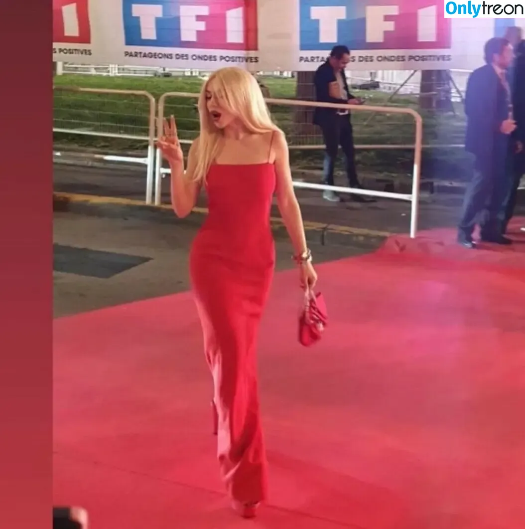 Ava Max nude photo #0340 (avamax / plharleyquinn)