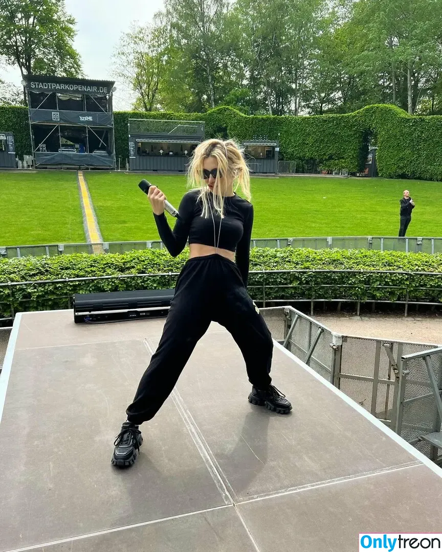 Ava Max nude photo #0509 (avamax / plharleyquinn)
