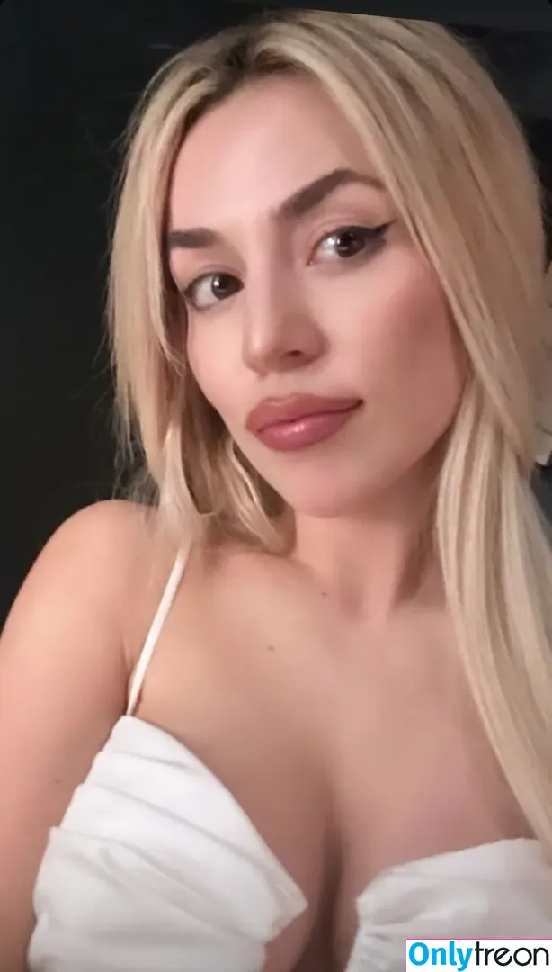 Ava Max nude photo #0702 (avamax / plharleyquinn)
