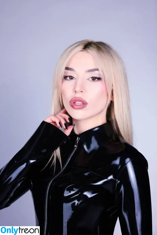 Ava Max nude photo #1003 (avamax / plharleyquinn)