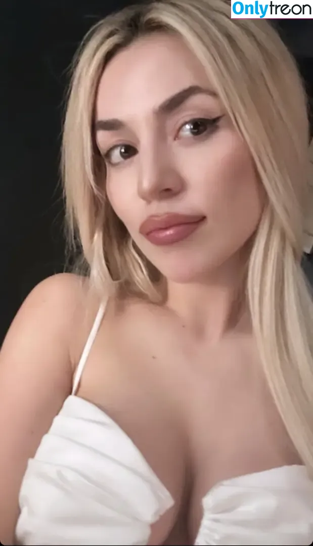 Ava Max nude photo #1169 (avamax / plharleyquinn)