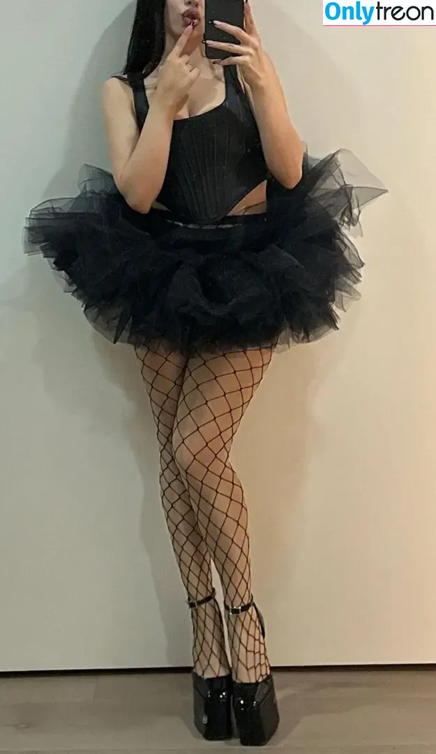 Ava Max nude photo #1205 (avamax / plharleyquinn)