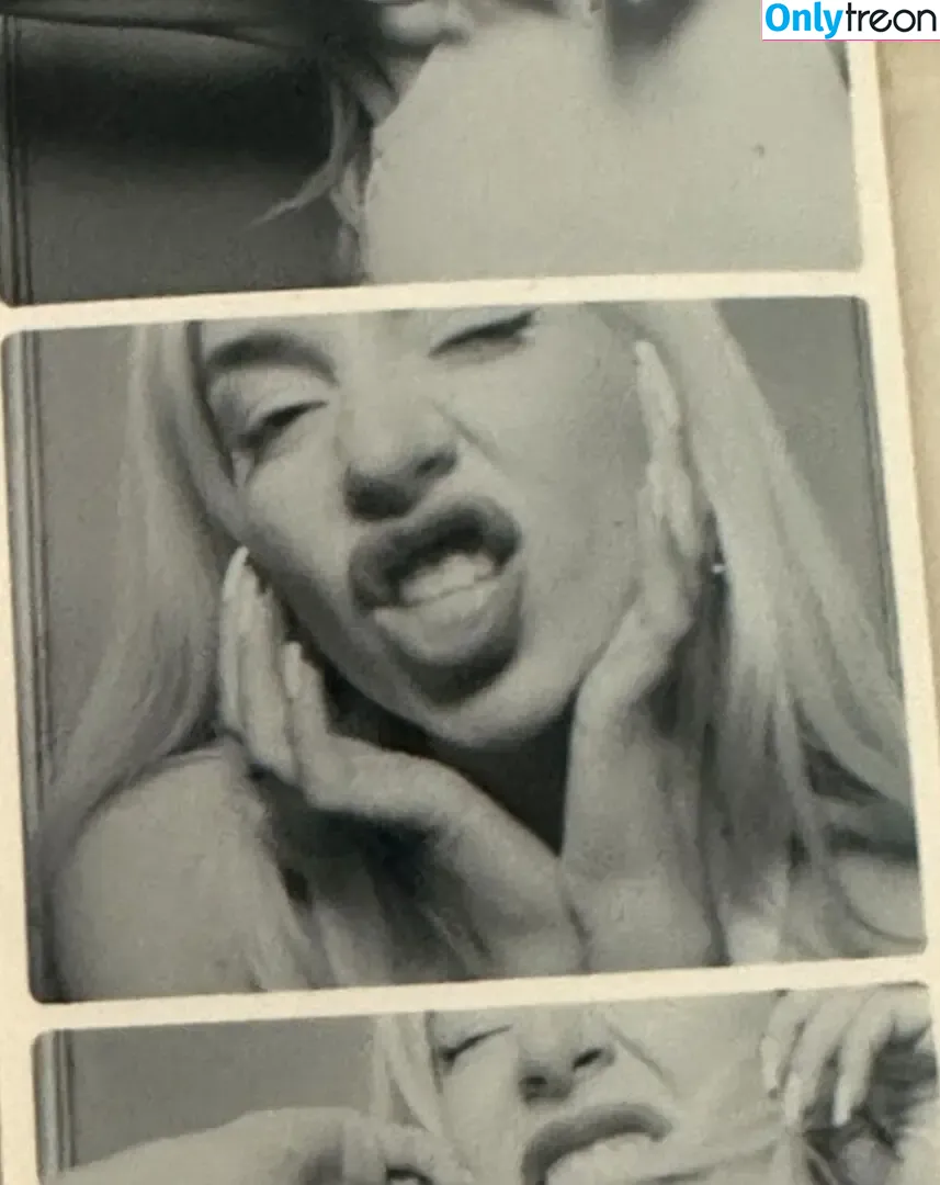 Ava Max nude photo #1354 (avamax / plharleyquinn)