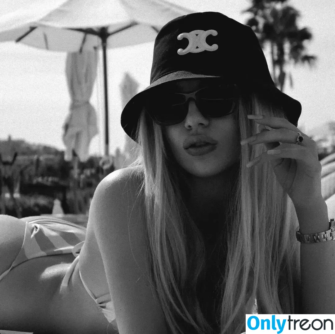 Ava Max nude photo #1372 (avamax / plharleyquinn)