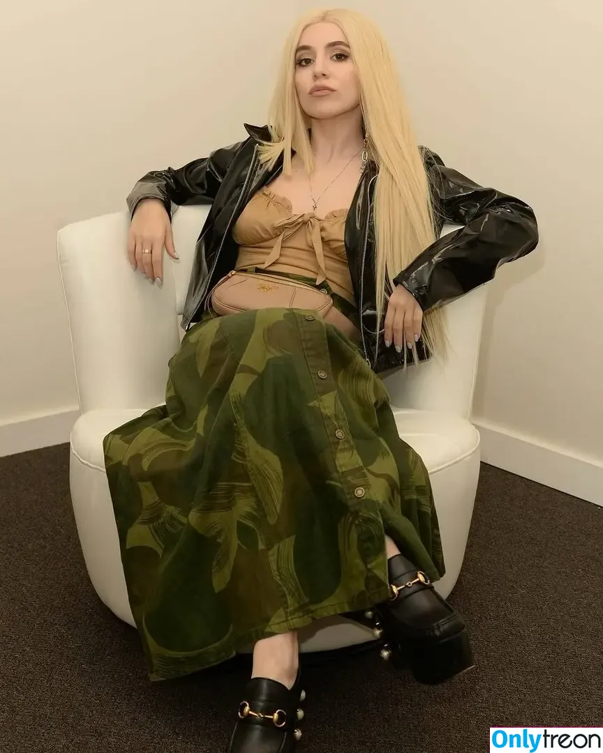 Ava Max nude photo #1682 (avamax / plharleyquinn)