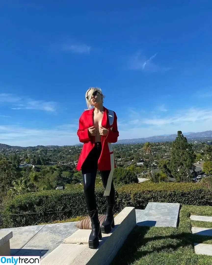 Ava Max nude photo #1686 (avamax / plharleyquinn)