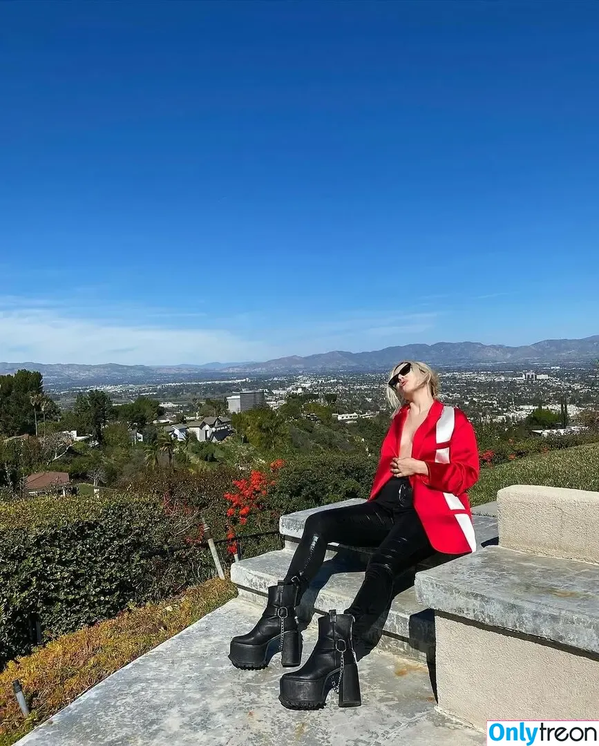 Ava Max nude photo #1688 (avamax / plharleyquinn)