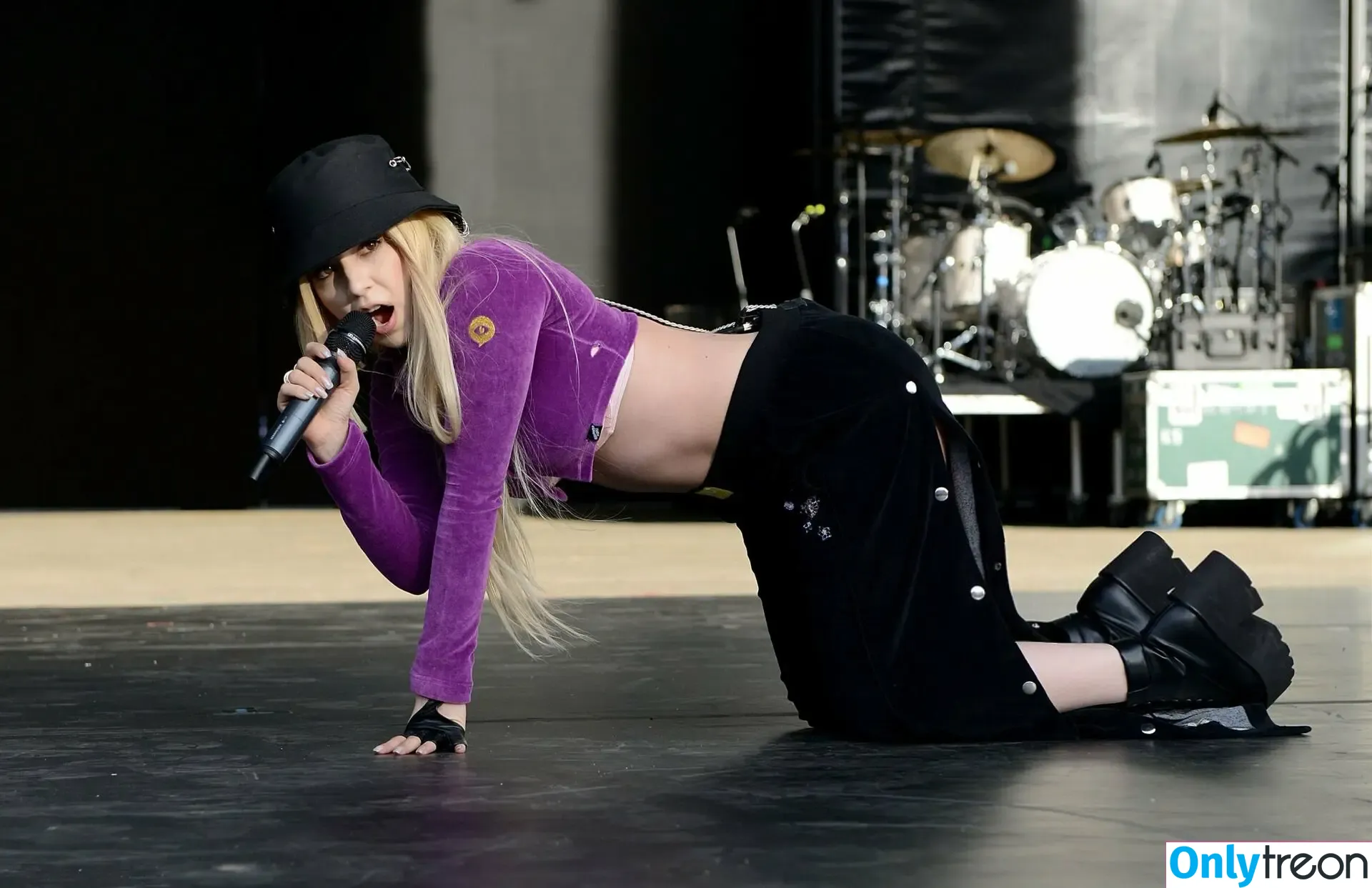 Ava Max nude photo #1874 (avamax / plharleyquinn)