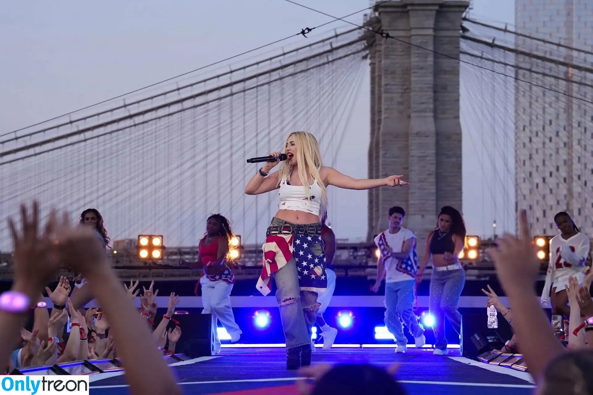 Ava Max nude photo #1922 (avamax / plharleyquinn)