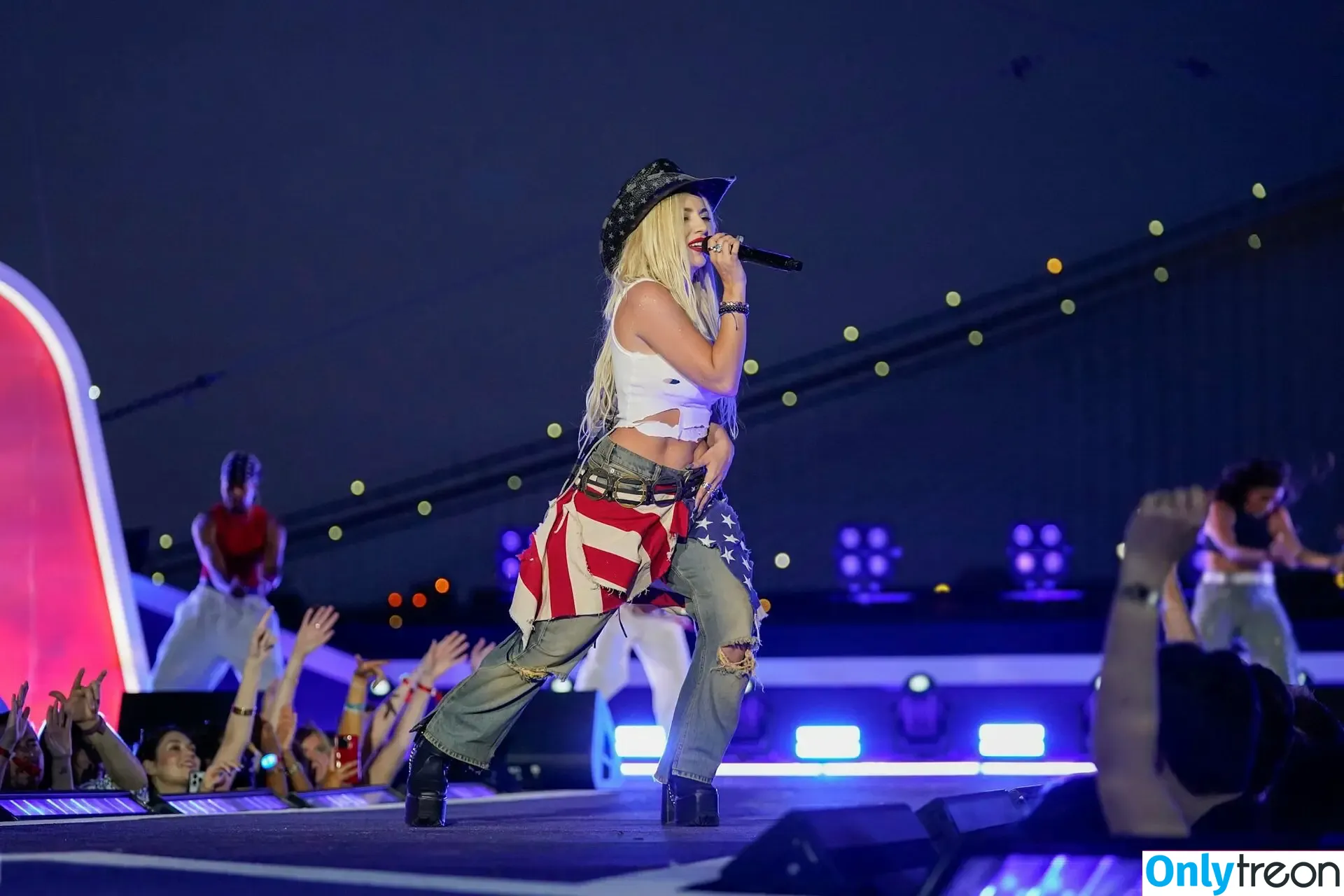 Ava Max nude photo #1925 (avamax / plharleyquinn)