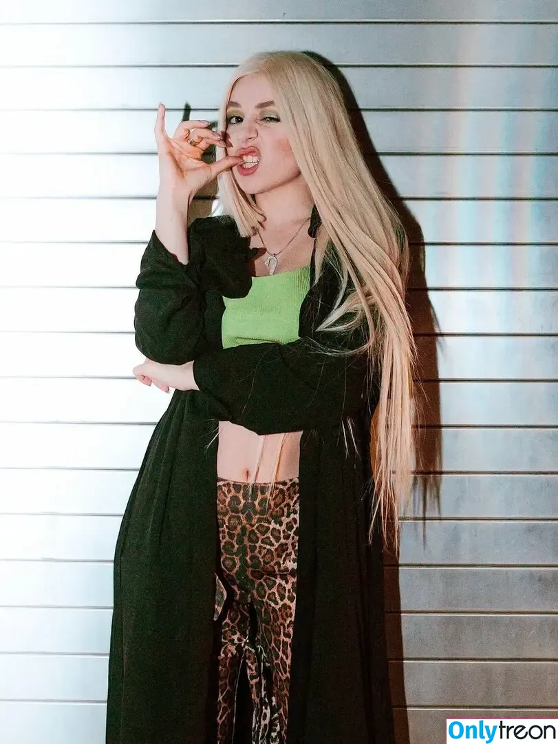 Ava Max nude photo #1945 (avamax / plharleyquinn)