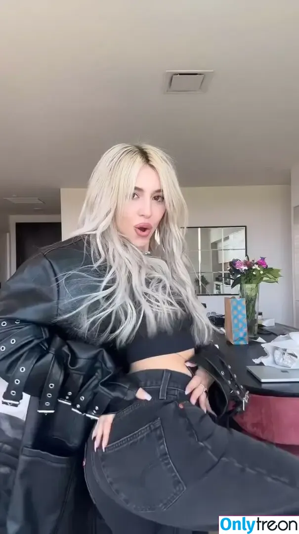 Ava Max nude photo #1976 (avamax / plharleyquinn)