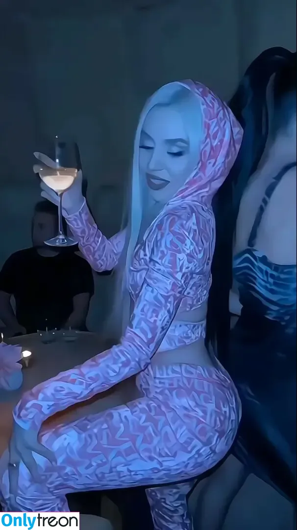 Ava Max nude photo #1986 (avamax / plharleyquinn)