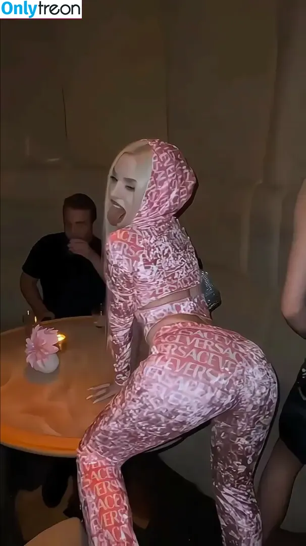 Ava Max nude photo #1987 (avamax / plharleyquinn)