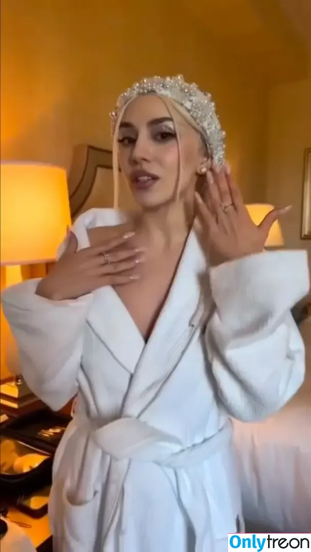 Ava Max nude photo #1991 (avamax / plharleyquinn)