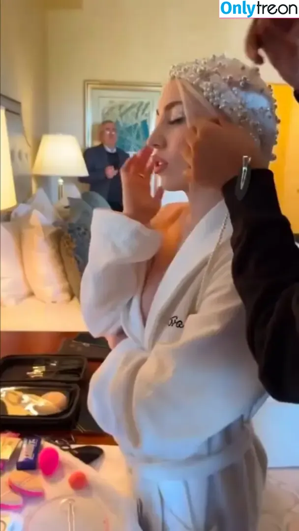 Ava Max nude photo #1993 (avamax / plharleyquinn)