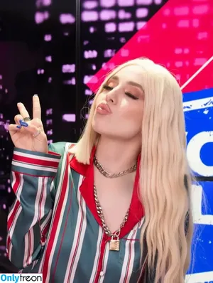 Ava Max / avamax / plharleyquinn nude photo #2050