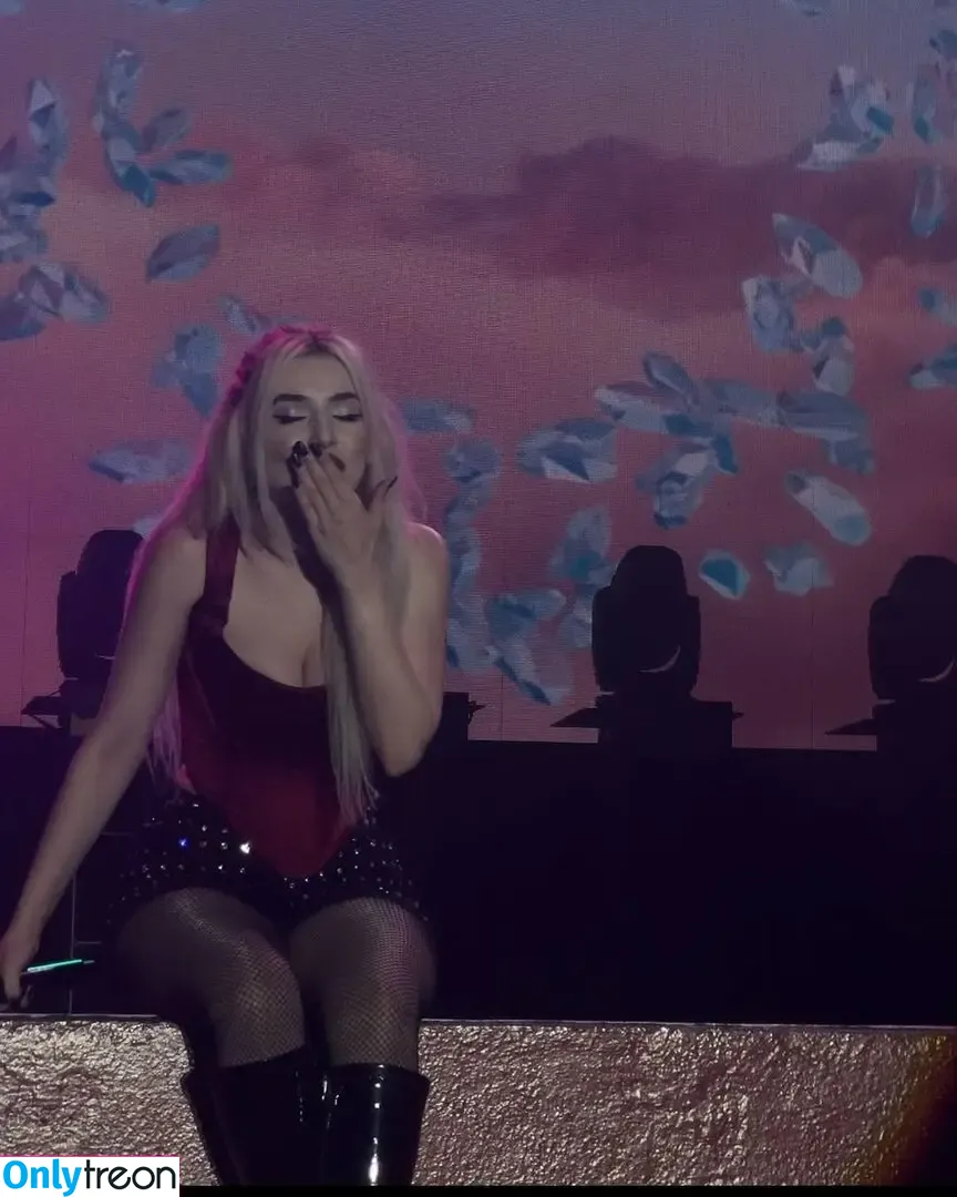 Ava Max nude photo #2017 (avamax / plharleyquinn)