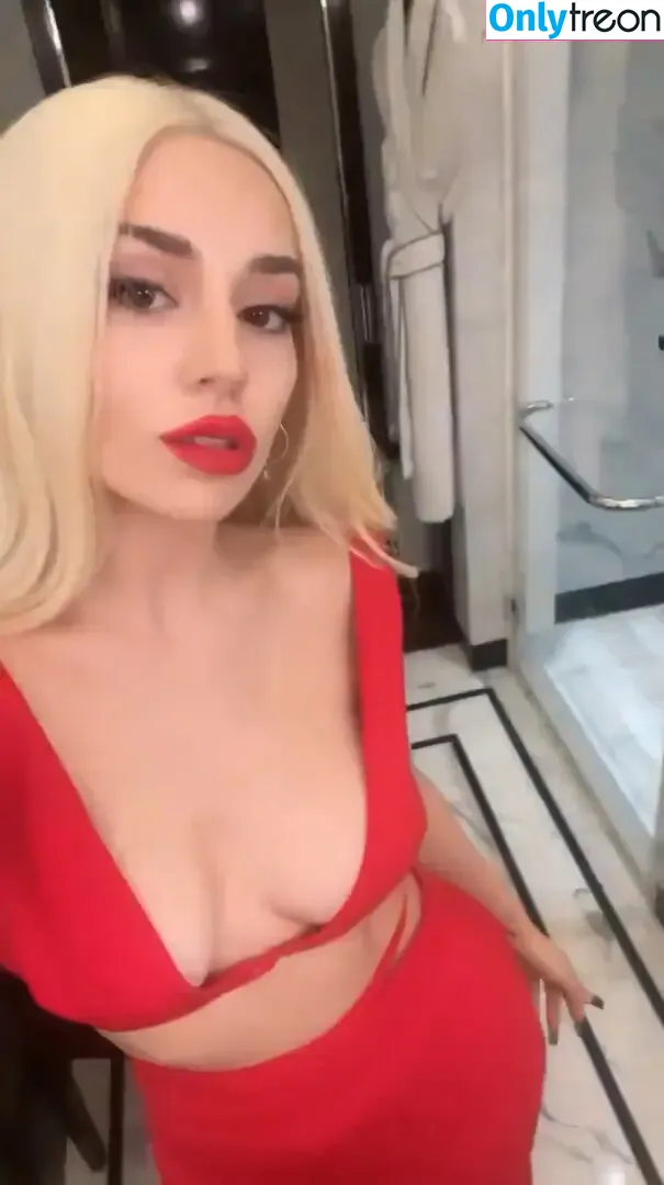 Ava Max nude photo #2032 (avamax / plharleyquinn)