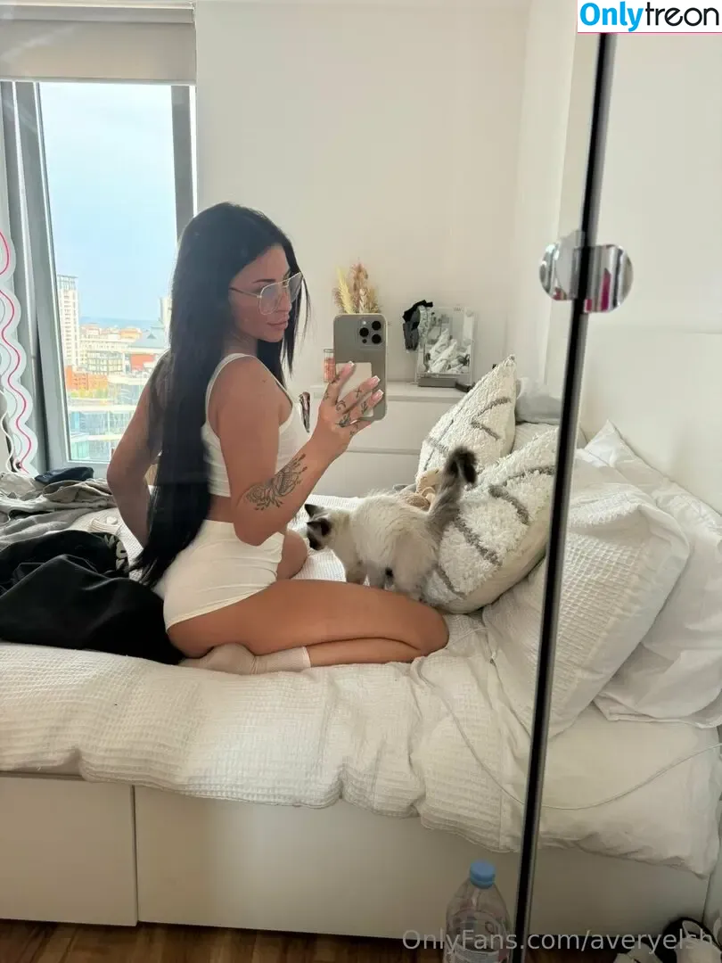 Averyelsh nude photo #0003 (averyxelsh)