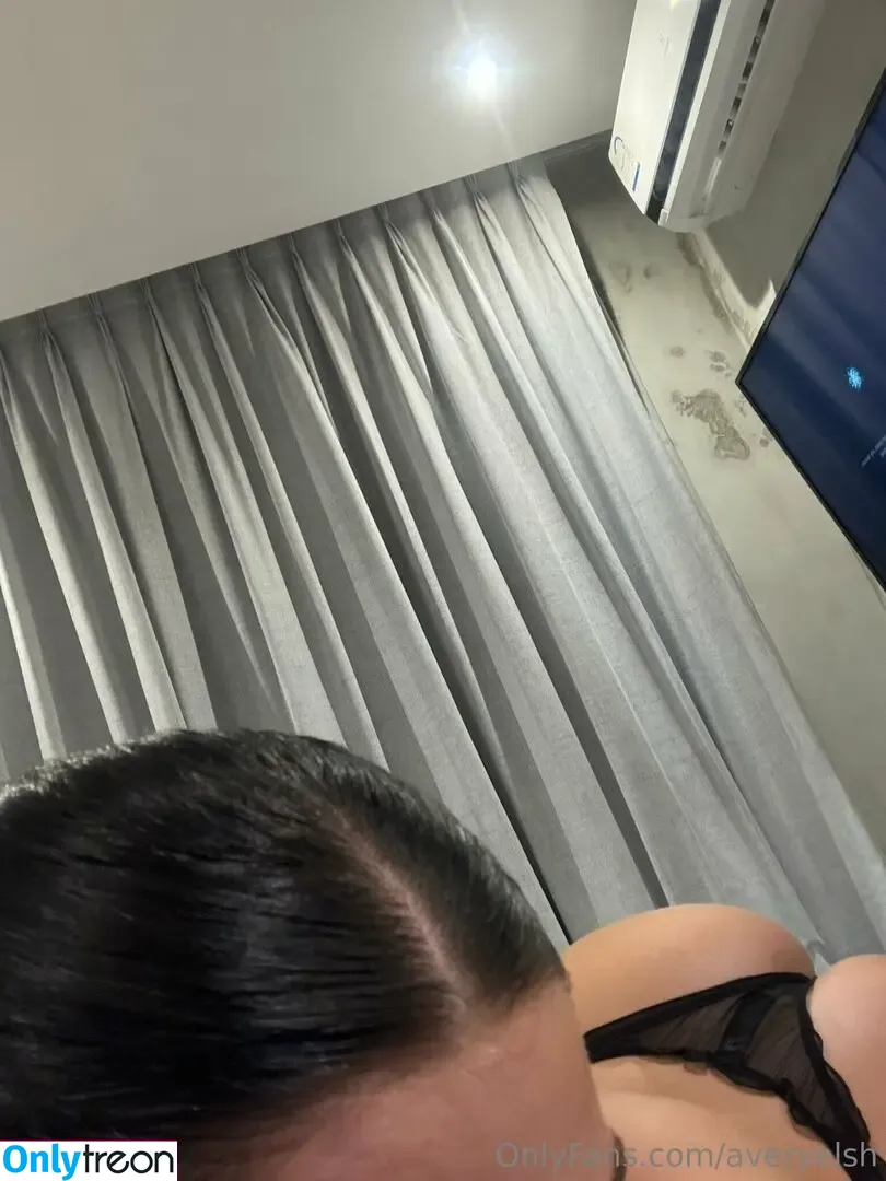 Averyelsh nude photo #0025 (averyxelsh)