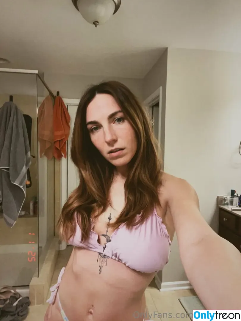 averyfoxx nude photo #0001 (averyy_foxx)