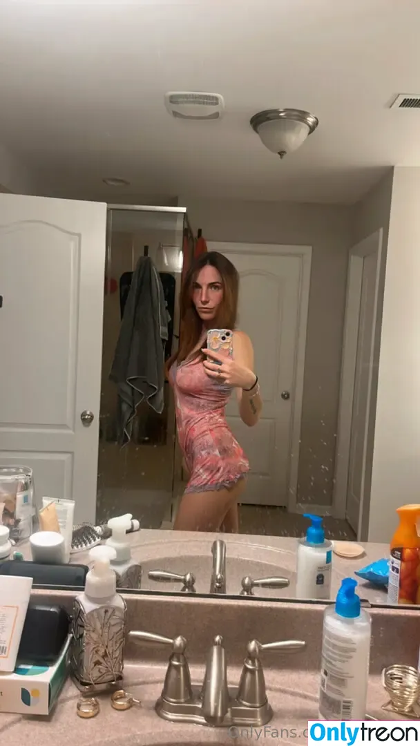 averyfoxx nude photo #0002 (averyy_foxx)