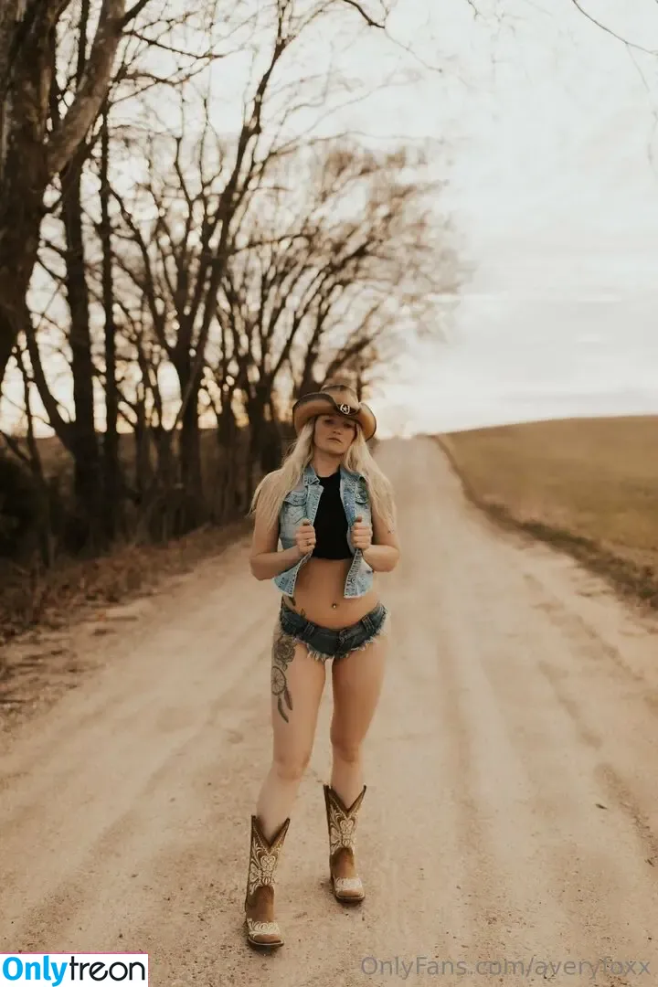 averyfoxx nude photo #0017 (averyy_foxx)