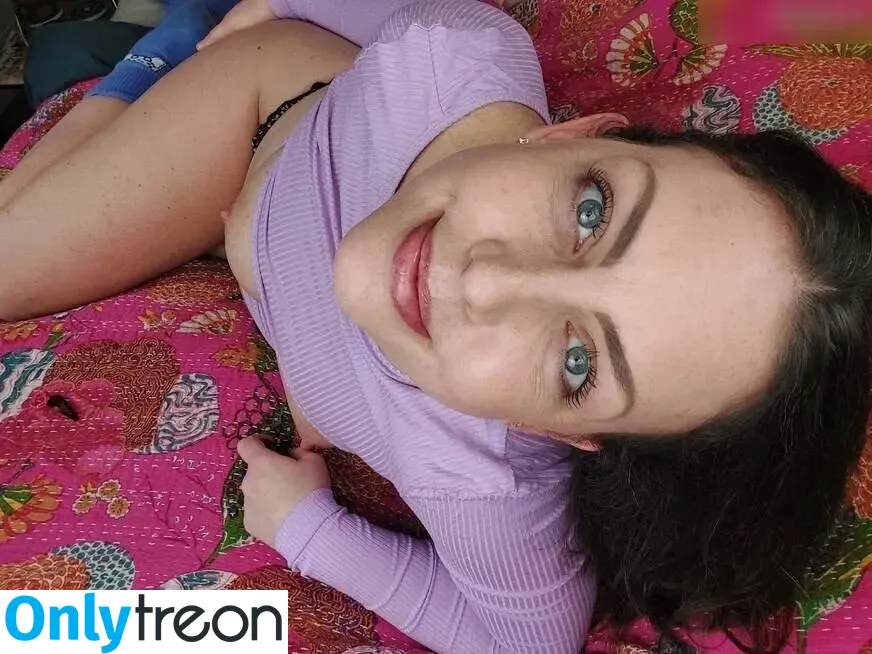 Avi-Montana nude photo #0010 (montanaavi)