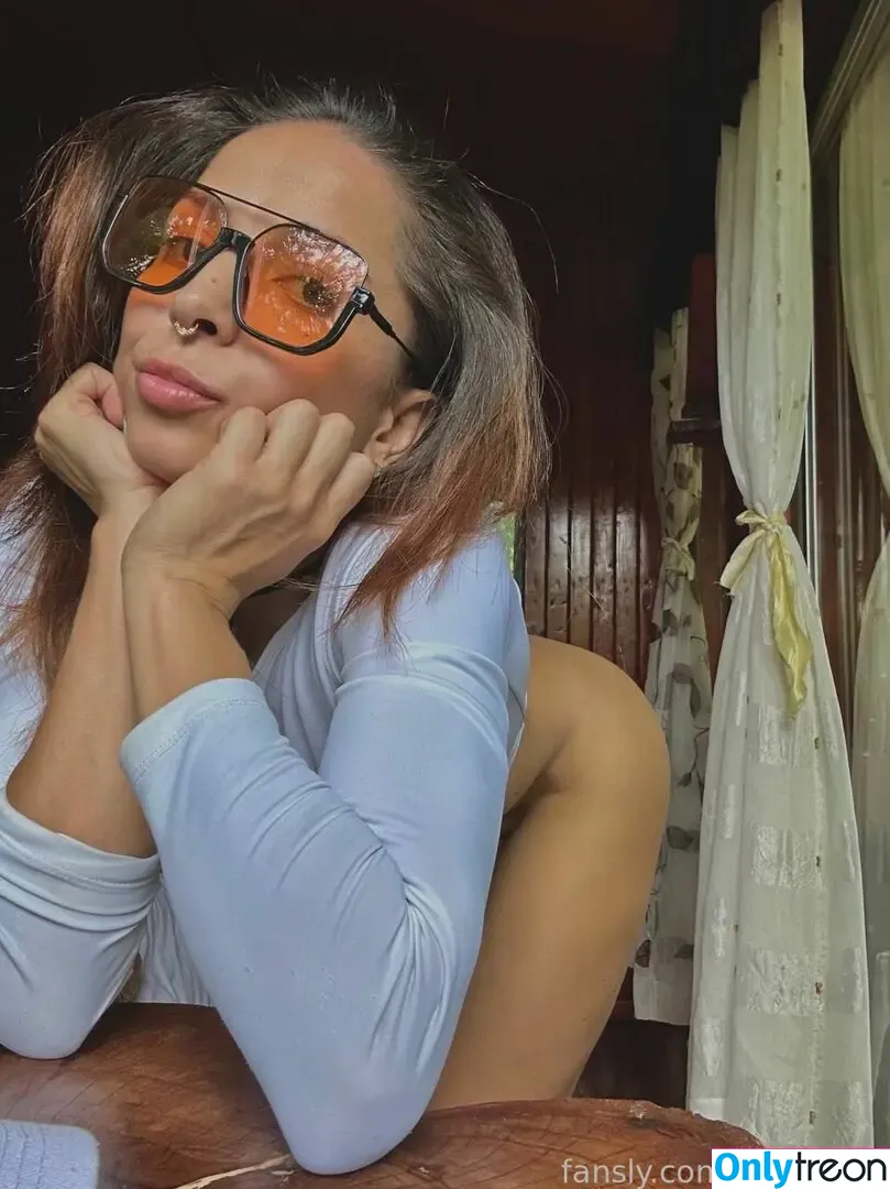 avislovee nude photo #0218 (_avislove_)