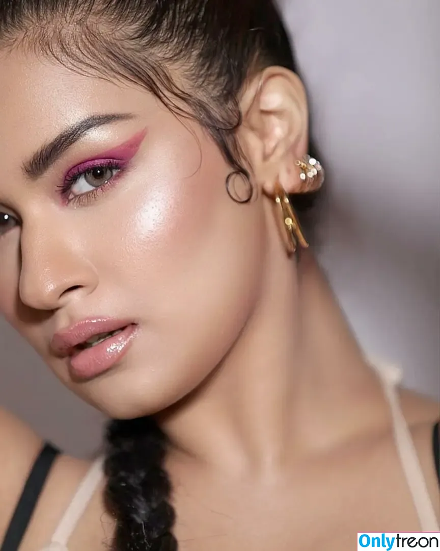 Avneet Kaur nude photo #0152 (avneetkaur_13)