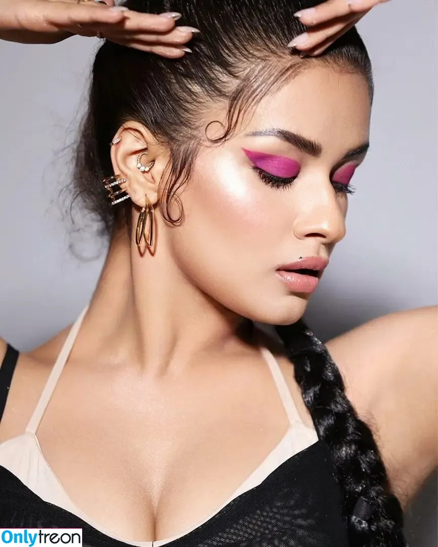 Avneet Kaur nude photo #0153 (avneetkaur_13)