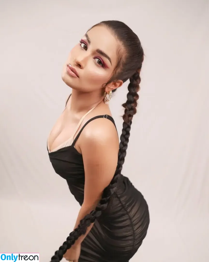 Avneet Kaur nude photo #0156 (avneetkaur_13)