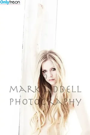 Avril Lavigne / AvrilLavigne nude photo #0072